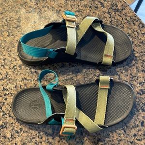 Size 7 never worn Chaco sandals